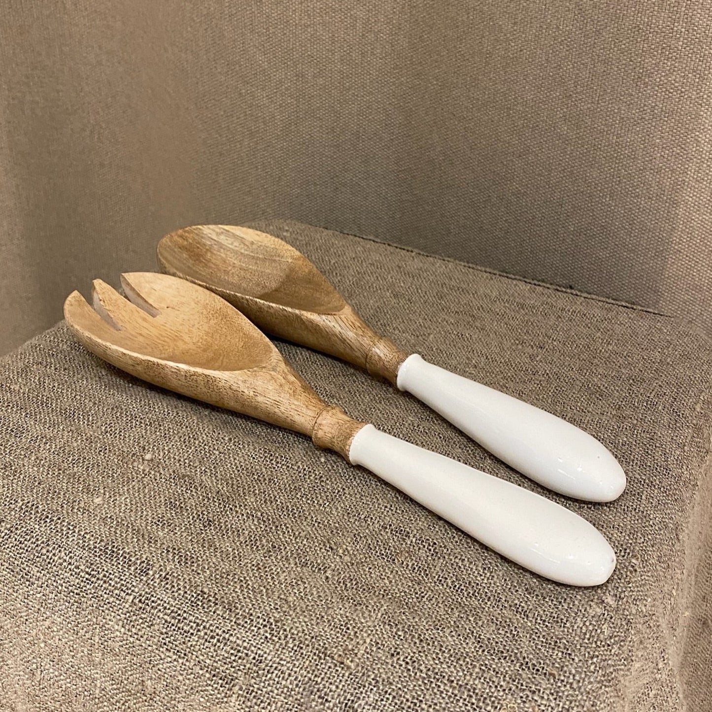 Cubiertos de madera y esmalte