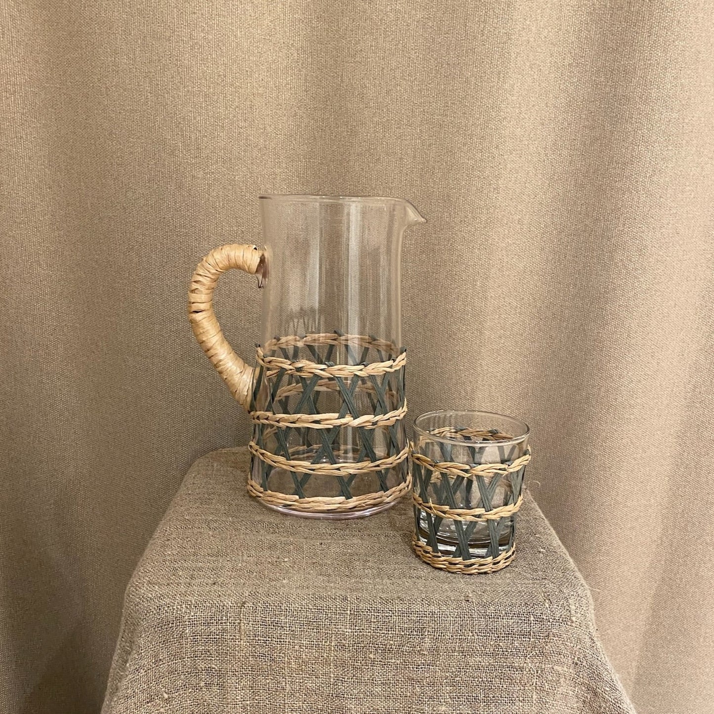 Jarra con trenzado azul y natural